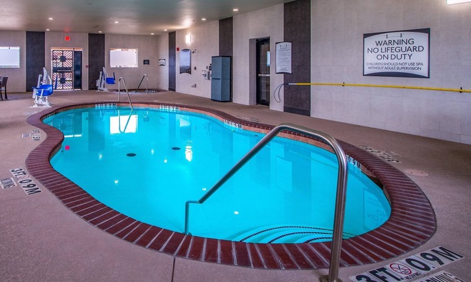 Longview Apartment | Free Breakfast. Indoor Pool & Hot Tub. Only 15 Min from Convention Center.