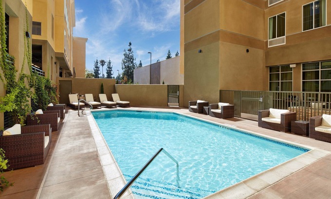 Anaheim Resort Apartment | Free Breakfast, Outdoor Pool! Staybridge Studio Near Downtown Disney!