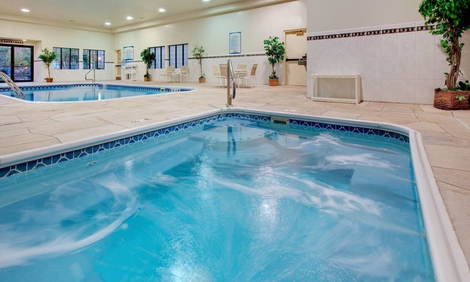 Peoria Condo | Free Breakfast. Pool & Hot Tub. Your Next Trip!