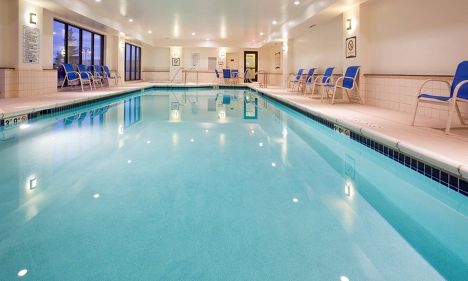 Oconomowoc Condo | Free Breakfast, Pool, Hot Tub, Gym. Great Suite!