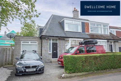 Aberdeen House | Free Drive Parking, Garden, Fast WIFI, lovely quiet street, Ideal for long term contractor, corporate etc stays - Dwellcome Home Ltd 5 Double Bedroom 2 and a half Bathroom Aberdeen House - see our site for assurance