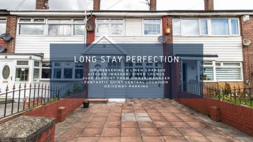 Jarrow House | Free Driveway Parking 3 Double Bedroom House, Ideal for long term contractor, etc stays, 4 miles 11 mins drive to Nissan, 20 mins drive to Sunderland Newcastle, Fast WIFI - see Dwellcome Home Ltd site for assurance