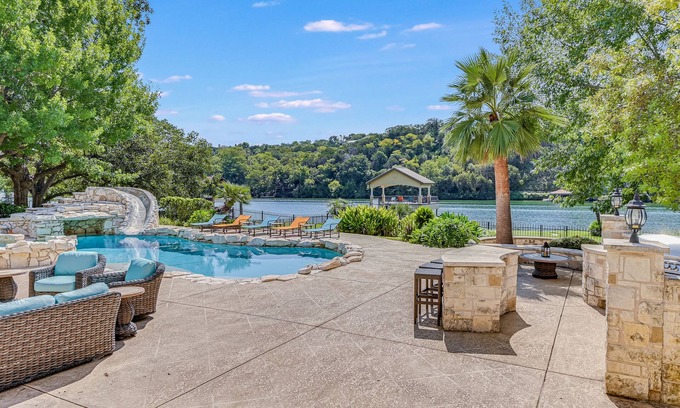 Lower Basin Lake Travis House | Free Night* I Above Watercolor ILakefront |Pickleball IPool Water Slide IDock
