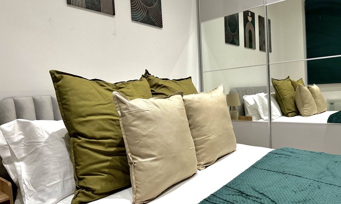 Manchester City Centre Apartment | Free Parking - 2BR Stylish Apartment MCR