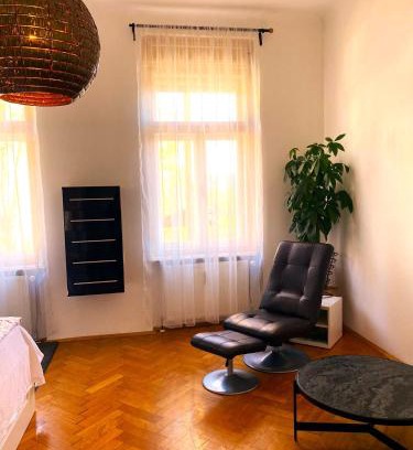 Graz Apartment | Free Parking - Premium Bed - Modern Kitchen