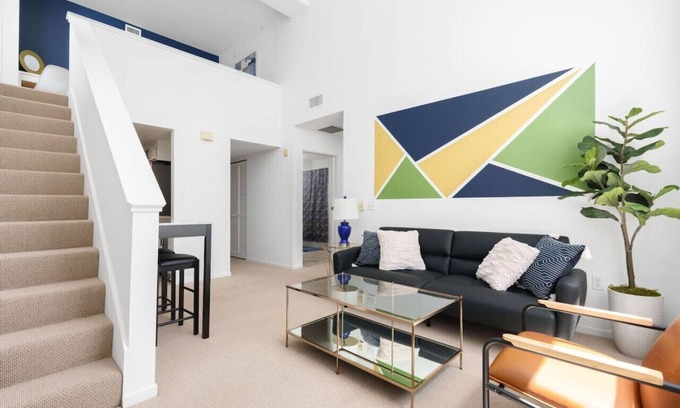 Downtown San Francisco Apartment | FREE Parking l 1.5 Bedroom Loft in Mission/Hayes
