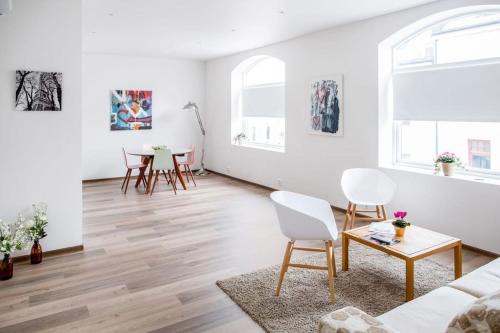 Alesund Apartment | Free Parking space, 2 Bed Room, Short walk to Brosundet