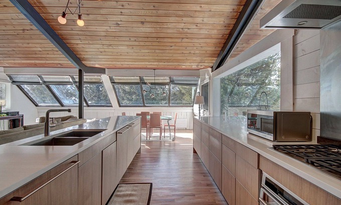 Breckenridge Heights House | Free SkyCard Activities - Updated Kitchen, 3 Mins to Downtown - Elk Horn Cabin