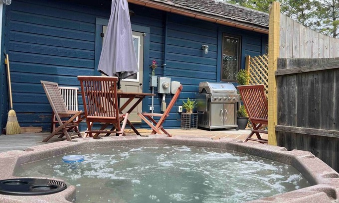 Coxsackie Cottage | French country cottage, fireplace & hottub