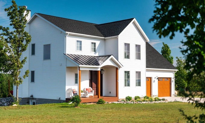 Cedar House | French Rd Farmhouse In Heart Of Leelanau County