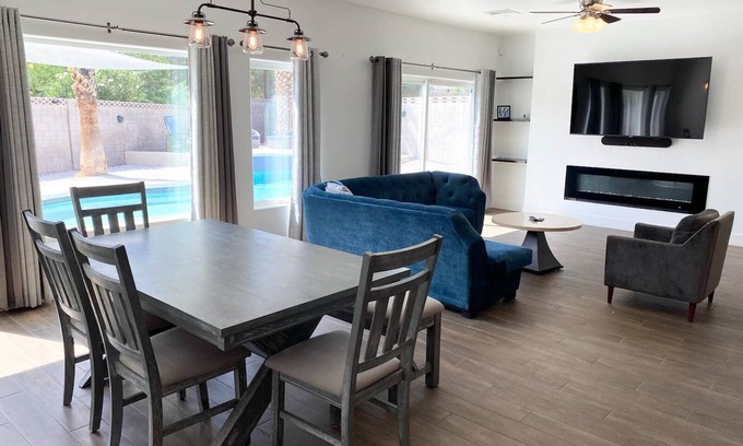 Paradise House | Fresh 4 bedroom pool jacuzzi close to the Strip