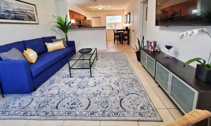 Coral Gables Apartment | Fresh & Clean! Private garden & King Bed