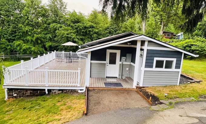 Woodinville House | Freshly remodeled guest house in winery Woodinville