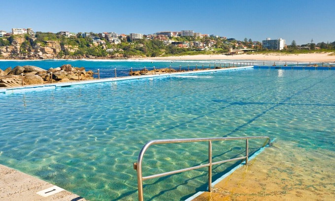 Freshwater House | Freshwater Villa - Quick Walk to the Beach