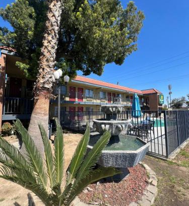 Raisin Hotel | Fresno Inn