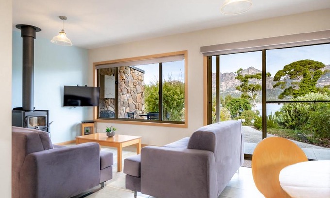 Coles Bay Villa | Freycinet Stone Studio 3 - Feldspar