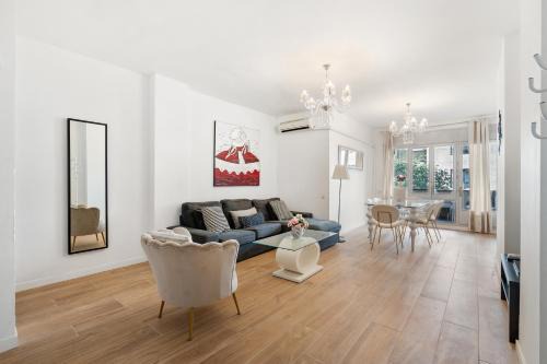 Esquerra de l'Eixample Apartment | Fridays Flats Spacious 4br Family Retreat
