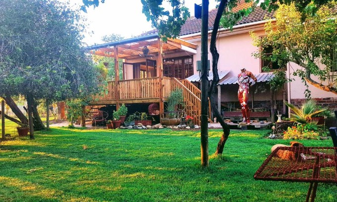 Trawal House | Frieden-Hof Guest Accommodation