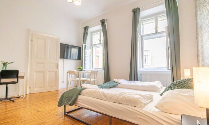 Landstrasse Apartment | Friendly 2BR Apt- Near Rennweg & Belvedere Palace