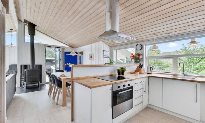 Pøt Strandby House | From the house it is only a few steps walk to the child-friendly swimming beach.