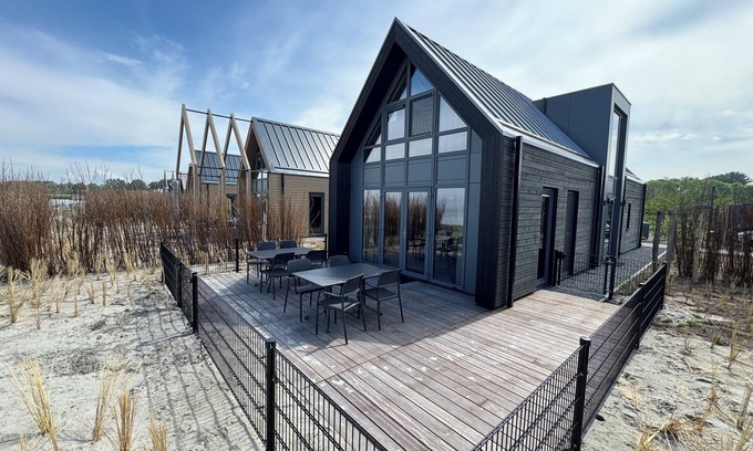 Enkhuizen House | Front row - with fence - Premium BeachHouse Deck Eight