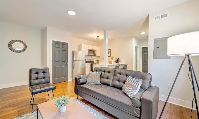 East Walnut HIlls Apartment | FRONTDESK 2622 Victory Pkwy Apts Cincinnati