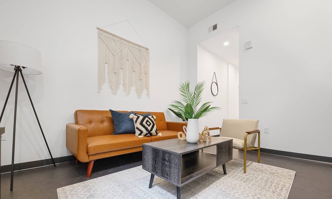 Cultural District Apartment | Frontdesk | Modern 1 BR Downtown