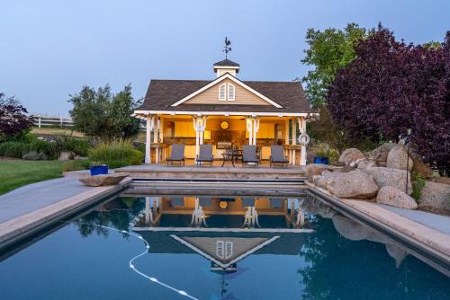 Templeton House | Frontier Resort