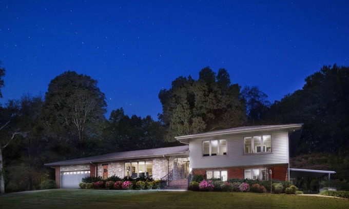 Lookout Valley Neighborhood Association House | Fryars' Green Guest House at Tennessee RiverPlace