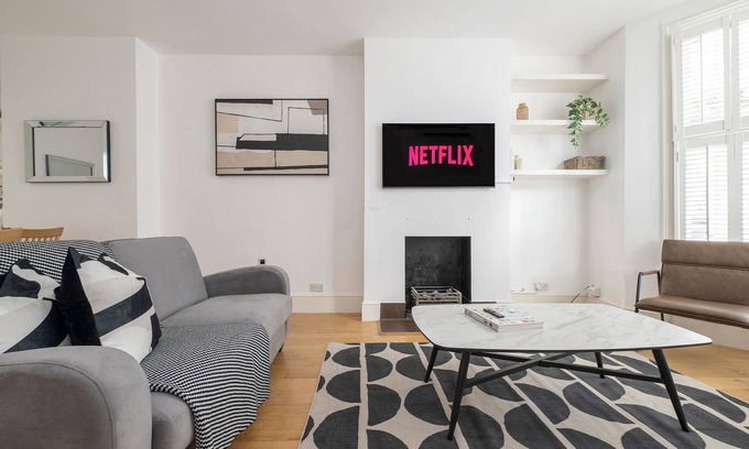 Fulham Broadway House | Fulham Spacious & Luxe House w/Parking & Garden