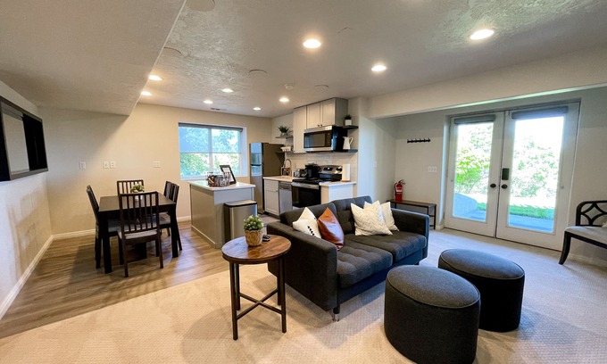 Draper Apartment | Full Above Ground Basement 2 BR 1 B w/Gorgeous Views