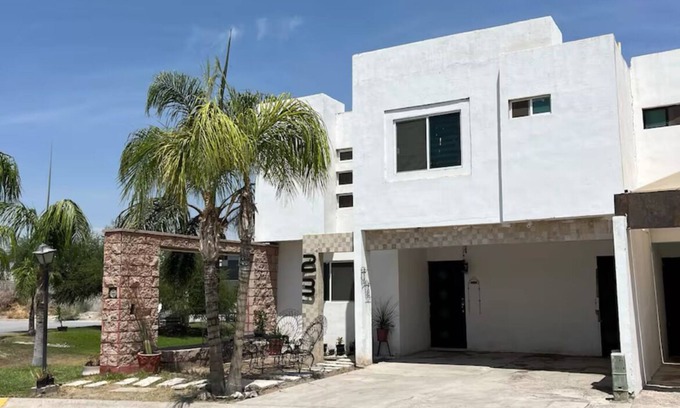 Torreon House | Full house for family and friends