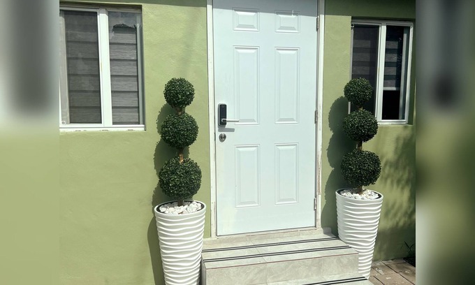 Miramar Apartment | Full privacy screen, Hot Tub ,full panel shower outdoor TV &bluetooth speakers