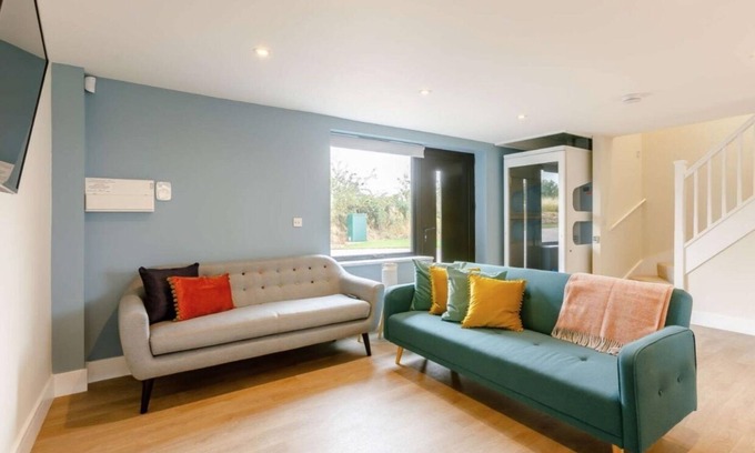 Bishampton Cottage | Fully Accessible-Disabled Adapted-Hot Tub-Pets