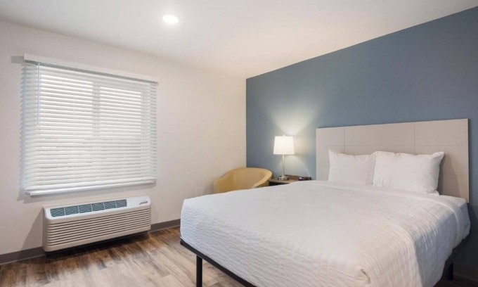 Newnan Hotel | Fully Equipped 2 Room Stay w/Kitchen Near State Park Trails & Adventures