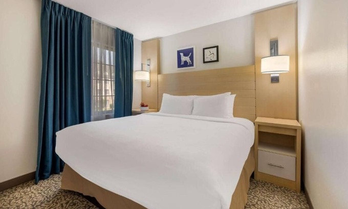 Arrowood Hotel | Fully Equipped Suite with Outdoor BBQ Grills Ideal for Family or Business Travel