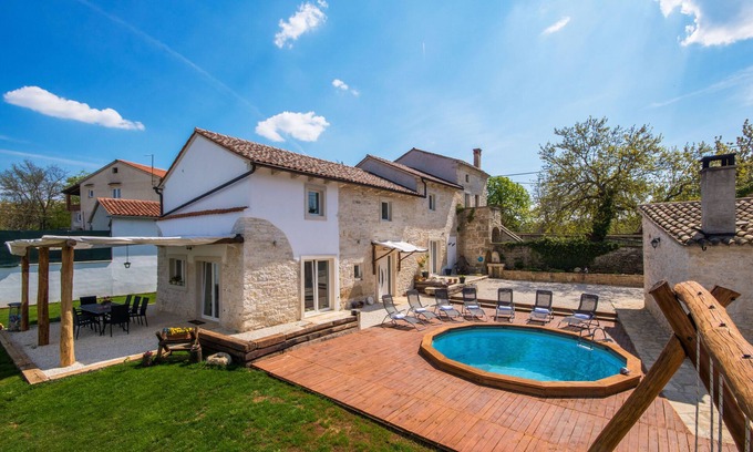 Modrusani Villa | Fully fenced, pet-friendly, ideal for families