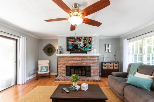 Smyrna House | Fully Fenced Rustic Home Minutes From Truist Park