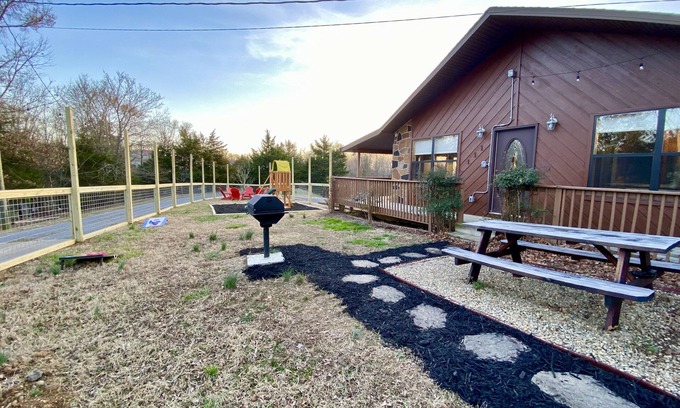 Sevierville Cabin | Fully fenced yard/Swing Set/Hot Tub/Pet and kids friendly