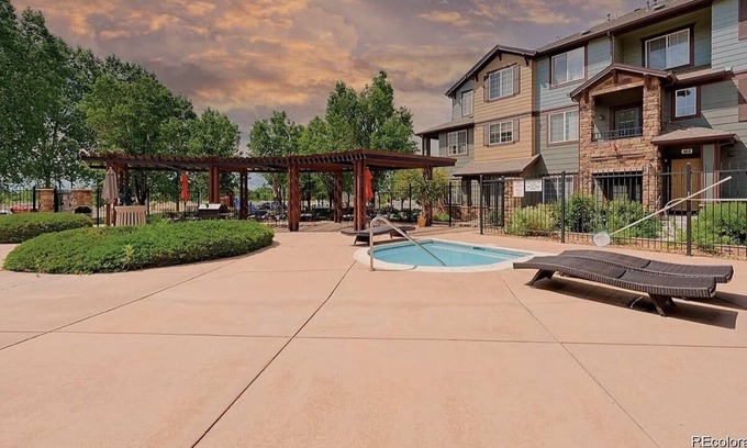 Gateway Condo | Fully furnished modern condo for rent in Denver . 5 mins from DIA