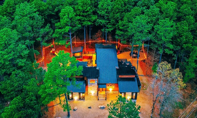 Broken Bow Cabin | Fully Loaded Game Room, One Story, Playset, Sleeps 20!