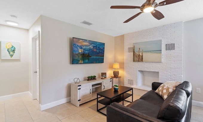 Edgewood House | Fully Renovated Tropical Oasis Near The Cruise & Airport - By Avi