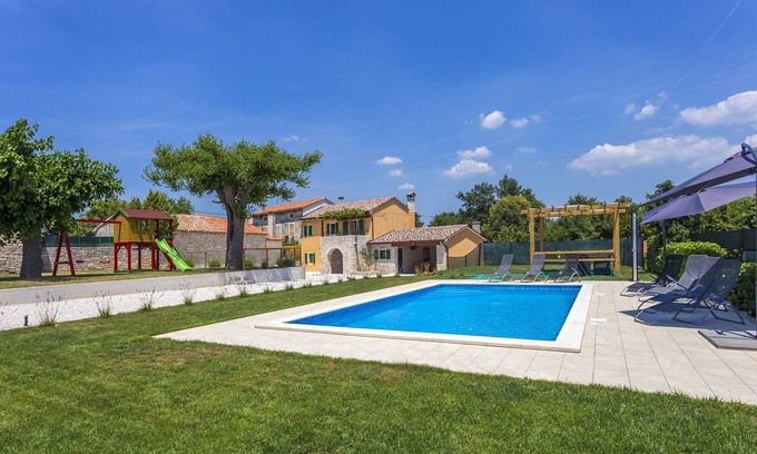 Muzini House | Fully Renovated Villa in quiet surroundings.