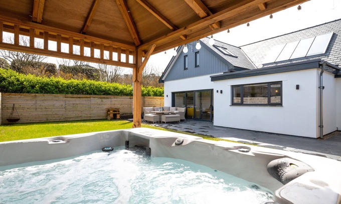 Trevone House | Fulmar - Four Bedroom House, Sleeps 8