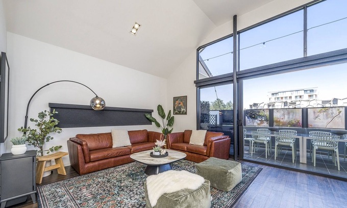 Leederville Apartment | Fun for Families: Location, Cinema, Games, Wifi