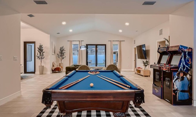 Seminole Villa | Fun & Luxury 5BR Pool Villa w/Sauna+Arcade+Plunge