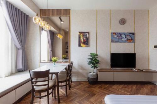 Bach Dang Riverside Apartment | Functional and style - Hana Apart