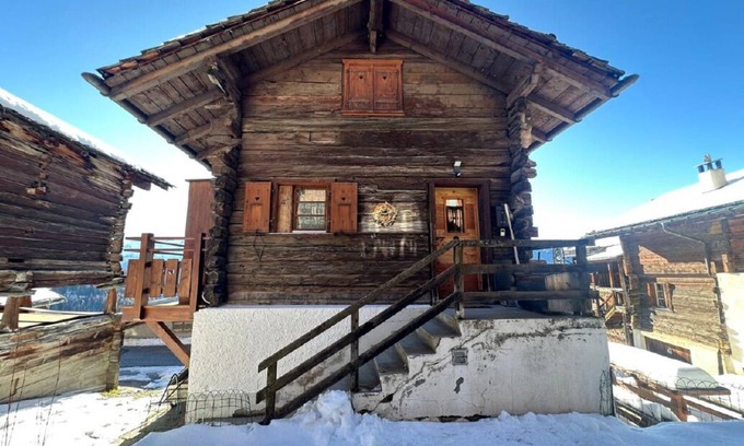 Chandolin Apartment | Functional apartment in the center of the old village of Chandolin, for 2 to 4 people.Outside: 2.5-r