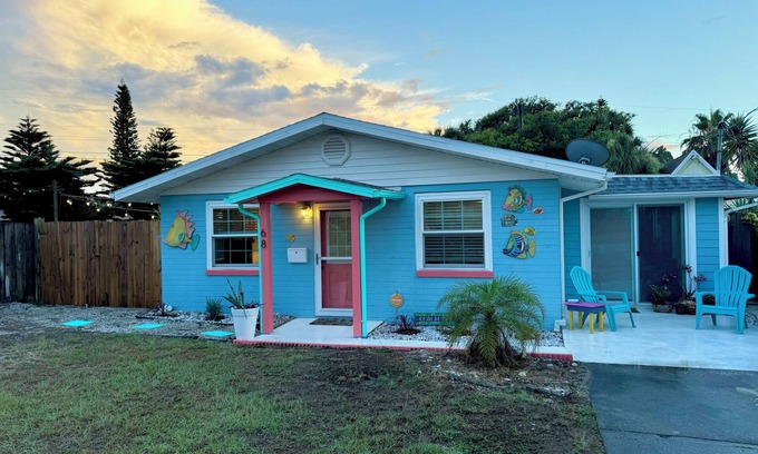 Ormond-by-the-Sea House | Funky, Fabulous, & Hip MCM Vibe Beach House~Walk to Beach~1 King Bed~2 Queen Bed