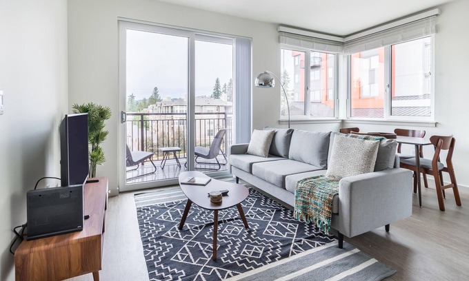 Redmond Apartment | Furnished 2BR in Redmond, Parking + Pet-Friendly